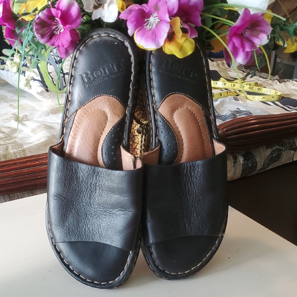 Born Black and Tan Leather Slides Sz 39M
